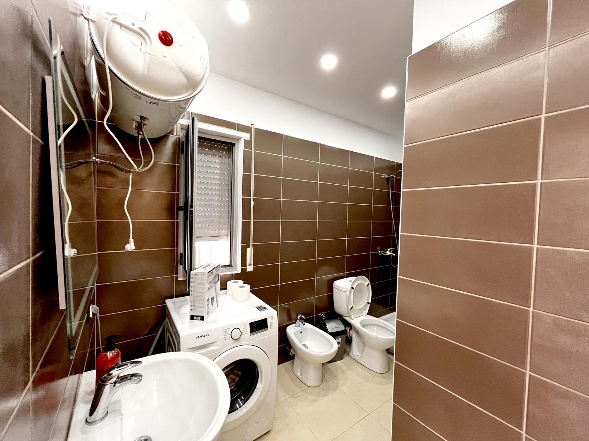 Kam Apartments In The City Center Vlorë Exterior foto